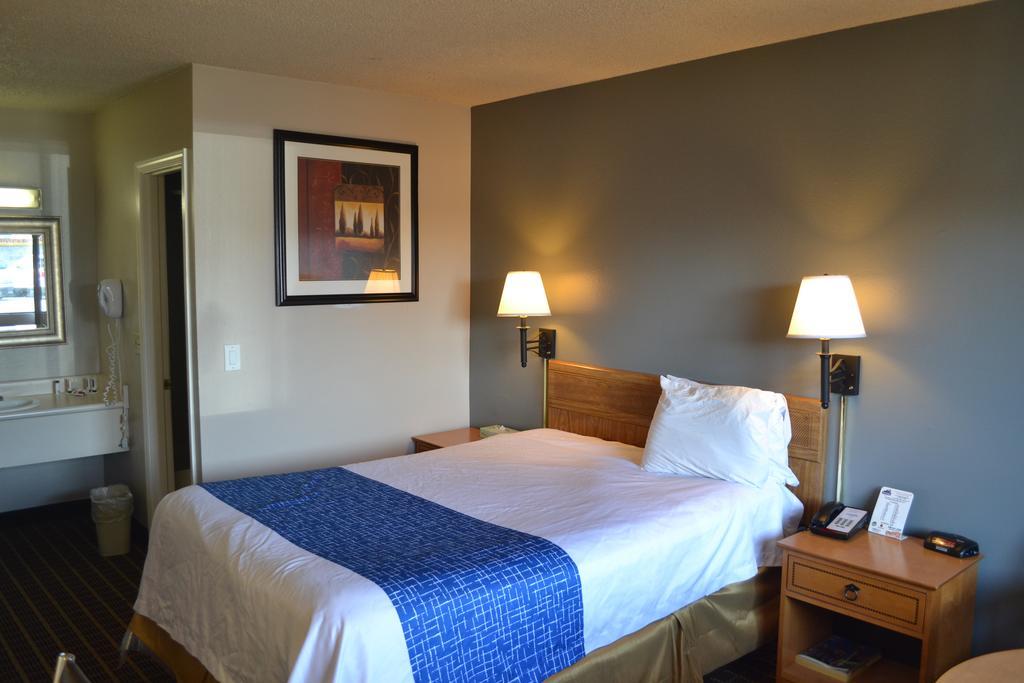 Travelodge By Wyndham Sea-Tac Airport North Таквила Экстерьер фото