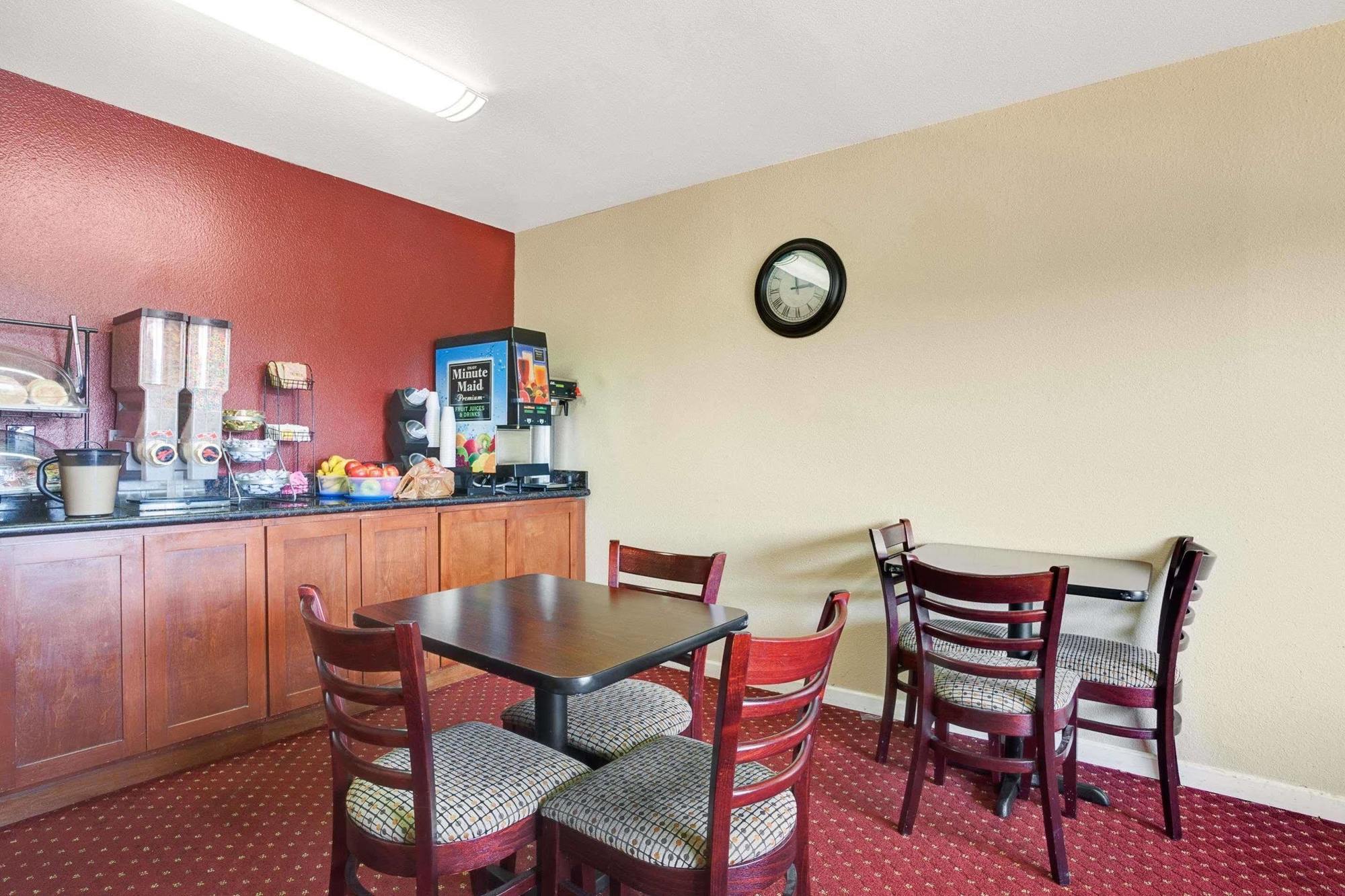 Travelodge By Wyndham Sea-Tac Airport North Таквила Экстерьер фото